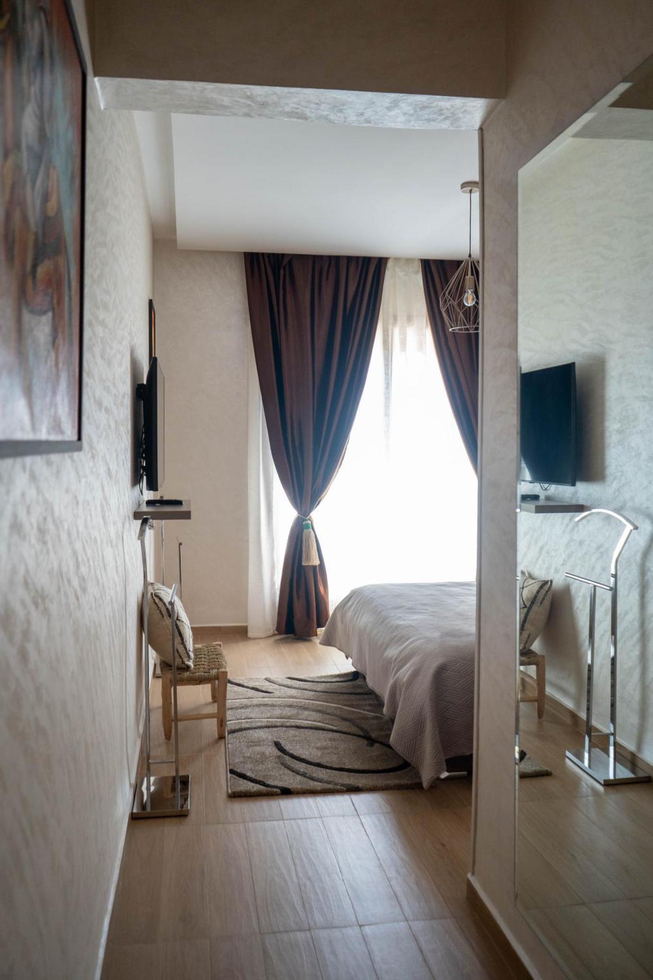 Magnifique Appartement Moderne De 2 Chambres Avec Piscine A 10 Min Du Centre De Marrakech マラケシュ エクステリア 写真