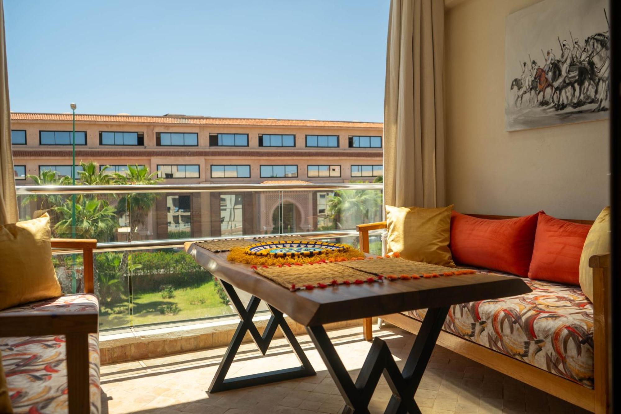 Magnifique Appartement Moderne De 2 Chambres Avec Piscine A 10 Min Du Centre De Marrakech マラケシュ エクステリア 写真