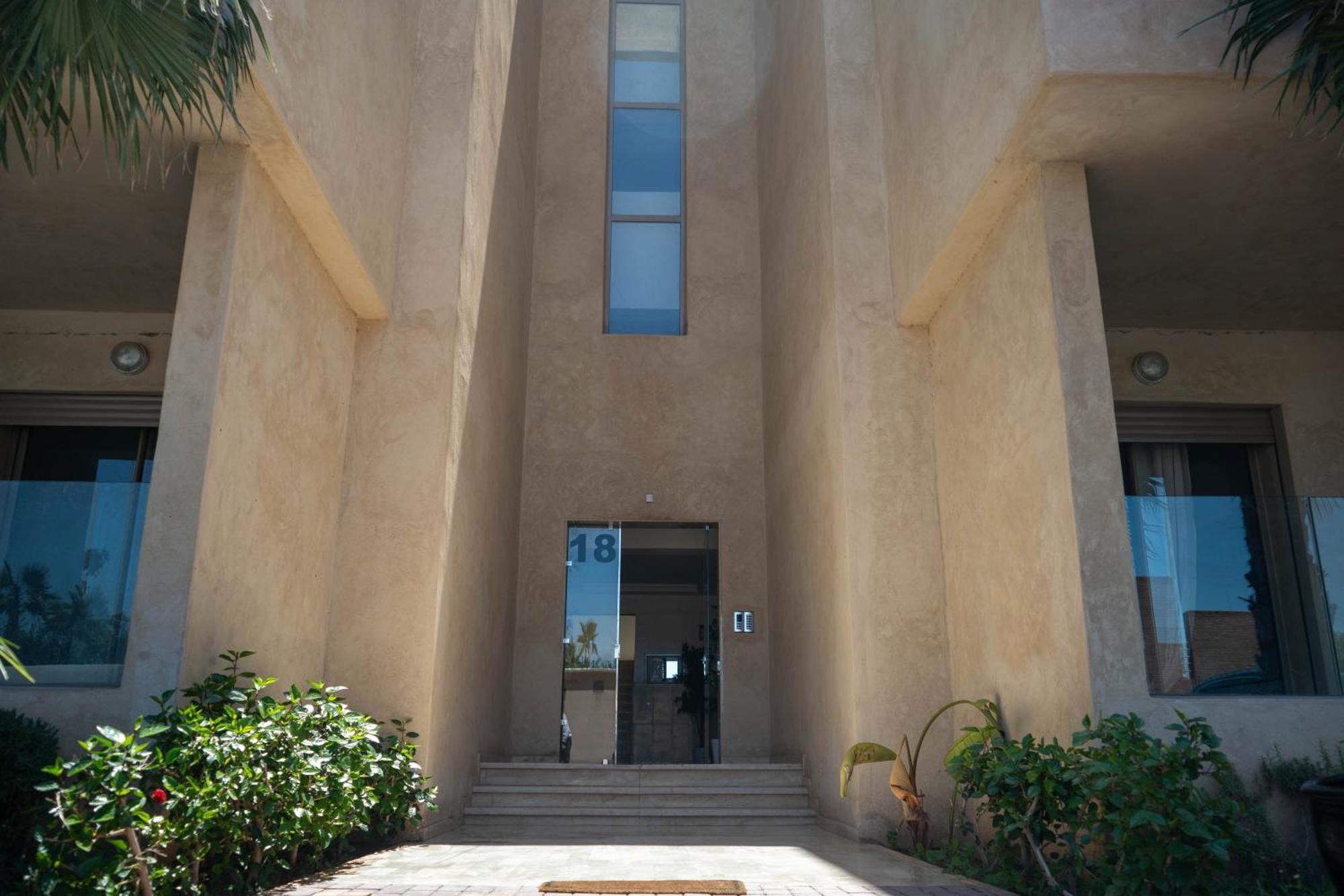 Magnifique Appartement Moderne De 2 Chambres Avec Piscine A 10 Min Du Centre De Marrakech マラケシュ エクステリア 写真